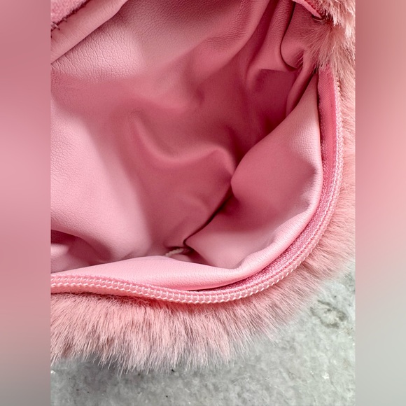 New Small Faux Fur Mauve Pink Heart Crossbody Shoulder Purse Bag w/ Love Charm - Picture 10 of 10